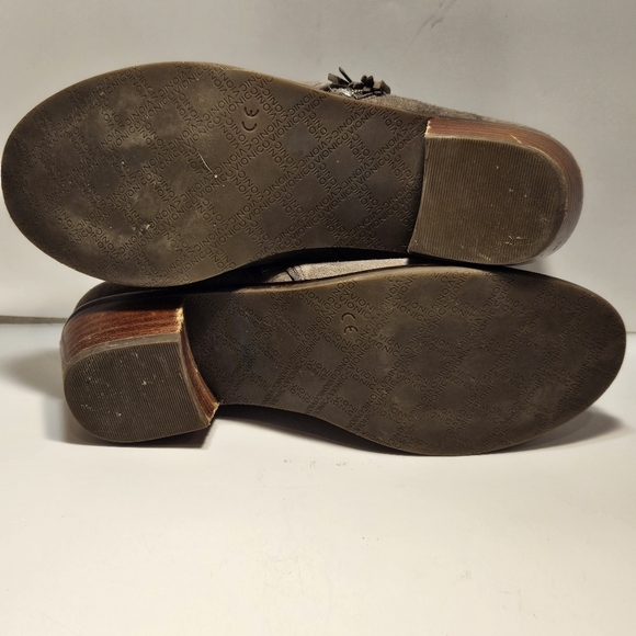 Vionic Size 7 Suede Ankle Boot 1.8" Heel Rubber Sole Side Zip Almond Closed Toe - Picture 10 of 11